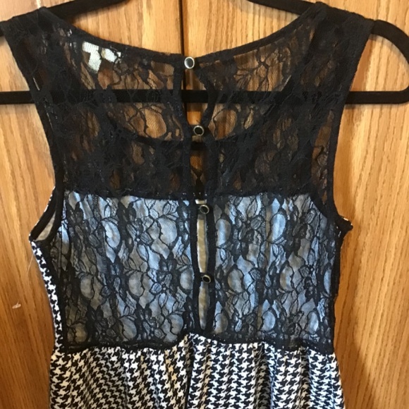 Lace & Gingham Print Top - Picture 2 of 8